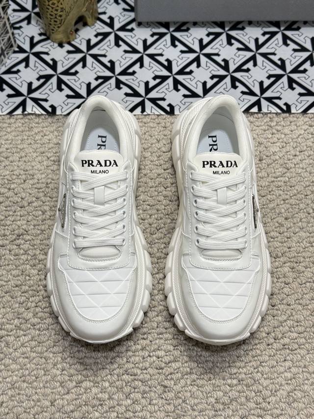 Prada* 高端品质c 普拉达p家 高品质原单精品！男士厚底系带休闲鞋，鞋身牛皮拼接设计，网里牛皮垫脚~运动鞋设计简洁时尚，并饰以精致的细节，鞋身侧饰有热粘和